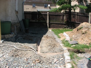 17.06.2007 - Stromanschluss Verlegung zwischen Garage und Sternwarte.(3x1,5mm Erdkabel in Panzerrohr und Sandbett verlegt)