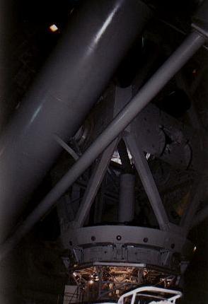 Das 5m Hale Telescope auf seiner Hufeisenmontierung mit �ldruckschmierung. F�r dieses Foto durfte ich als einziger unter mehreren Besuchern in den Teleskopraum, um ein Foto aufzunehmen.